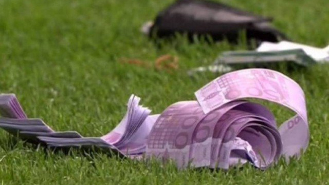 Διαμαρτυρία  οπαδών της Μπάγερν με ψεύτικα 500ευρα!