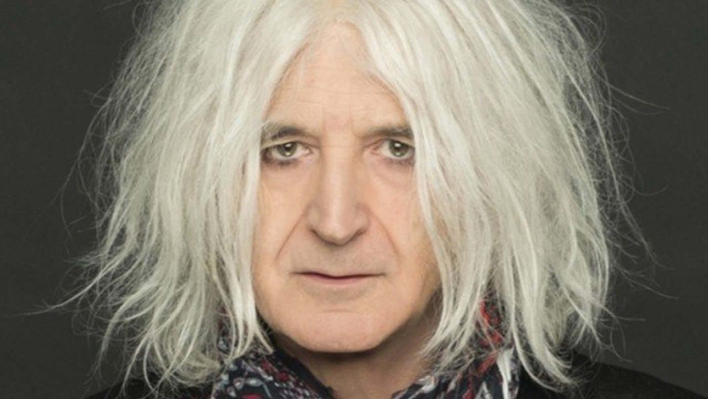 Αγνώριστος ο Νίκος Καρβέλας ως... φαντάρος! (ΦΩΤΟ)