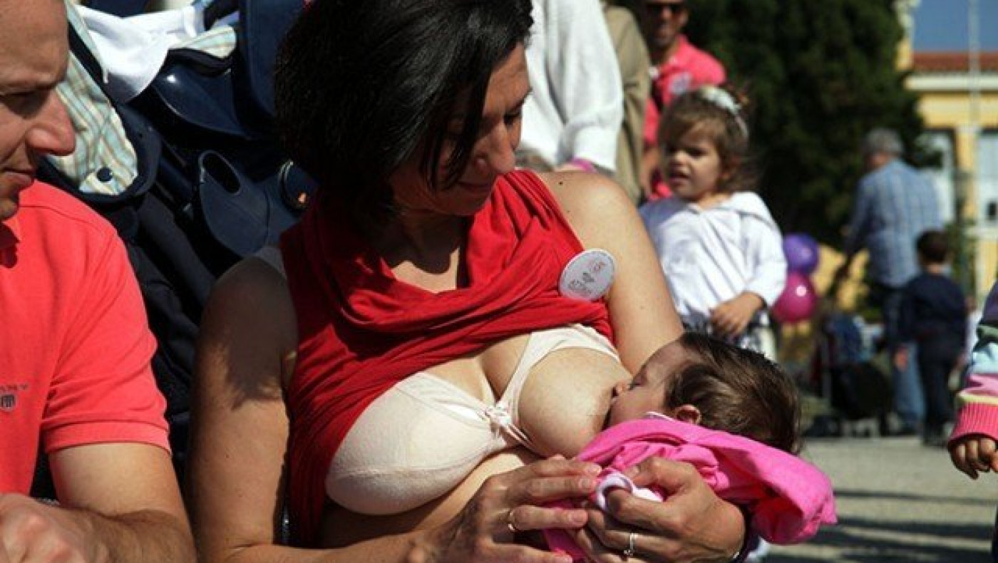 Κρήτη: Έβρισαν χυδαία μητέρα επειδή θήλαζε δημόσια το μωρό της!