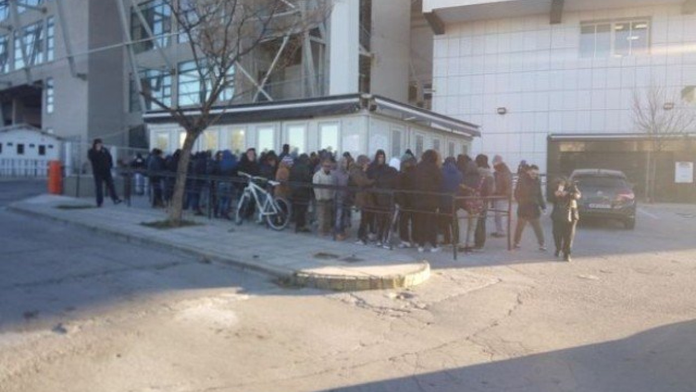 Ουρές    στα    εκδοτήρια  της Τούμπας (pics & vid)