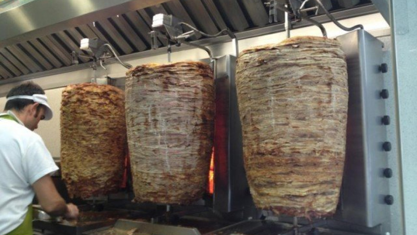 ΣΟΚ: Οι Ευρωπαίοι θέλουν να απαγορεύσουν... τον γύρο και το σουβλάκι!