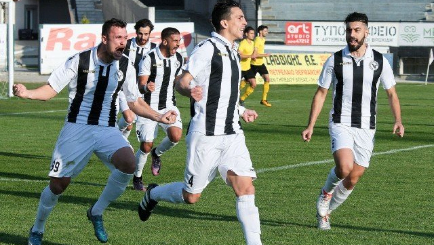 Έγιναν «ένα» Μπύρος και παίκτες στα αποδυτήρια! (ΒΙΝΤΕΟ)