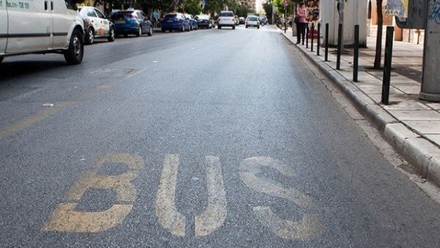 Θεσ/νίκη: Πάσαλοι για την παράνομη στάθμευση ΙΧ στις λεωφορειολωρίδες