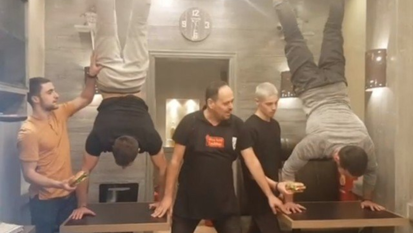 Οι SKG απολαμβάνουν μπέργκερ... ανάποδα στη «Φίνα Κότα» (VIDEO)