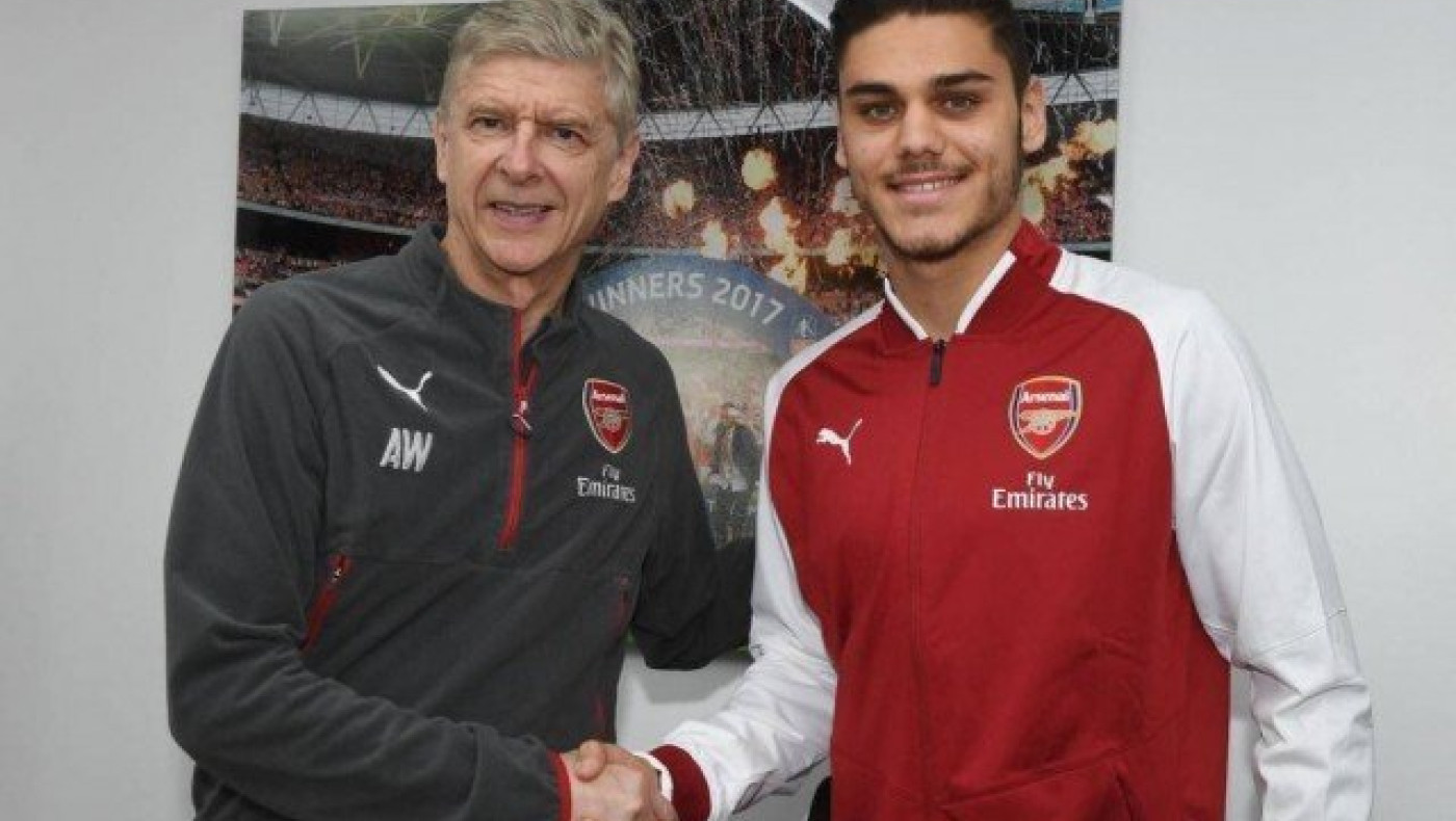 Πρώτη           Μαυροπάνου με τα χρώματα της Άρσεναλ (pics)