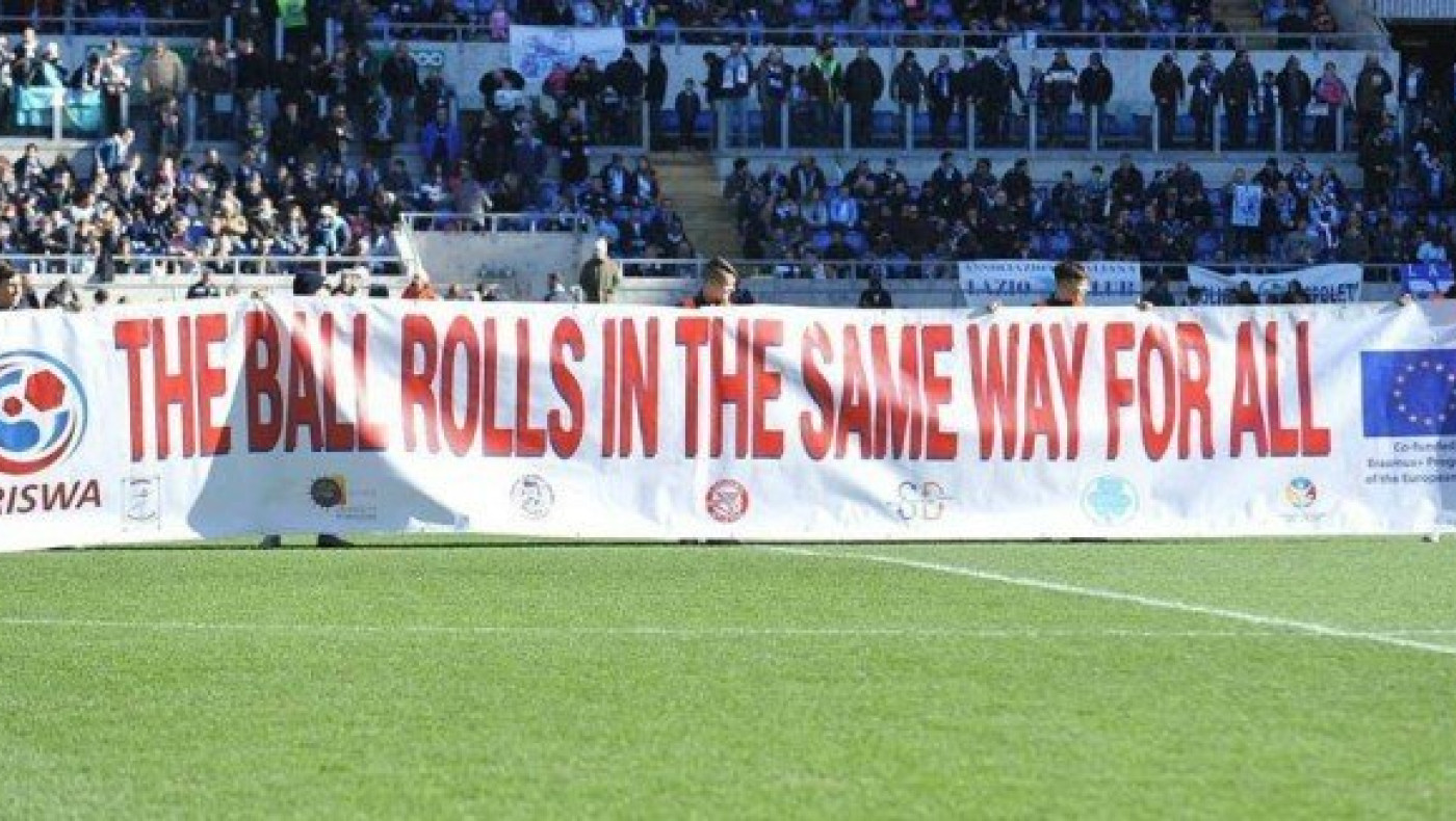 Ρατσισμός στα γήπεδα: Βγάλτε τον οφσάιντ, πριν να είναι αργά