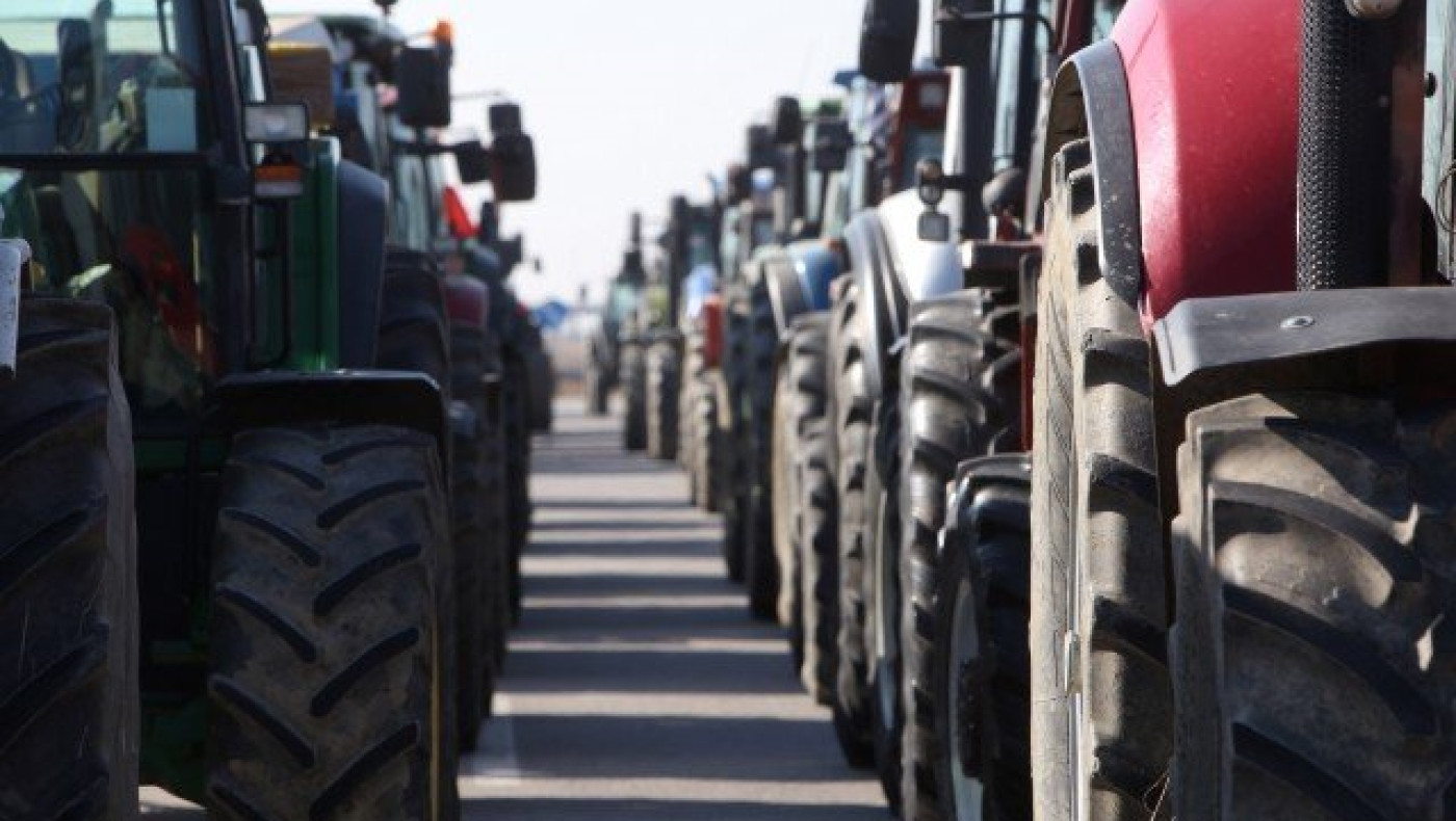 «Ζεσταίνουν» τα τρακτέρ τους οι αγρότες - Ετοιμάζονται τα πρώτα μπλόκα