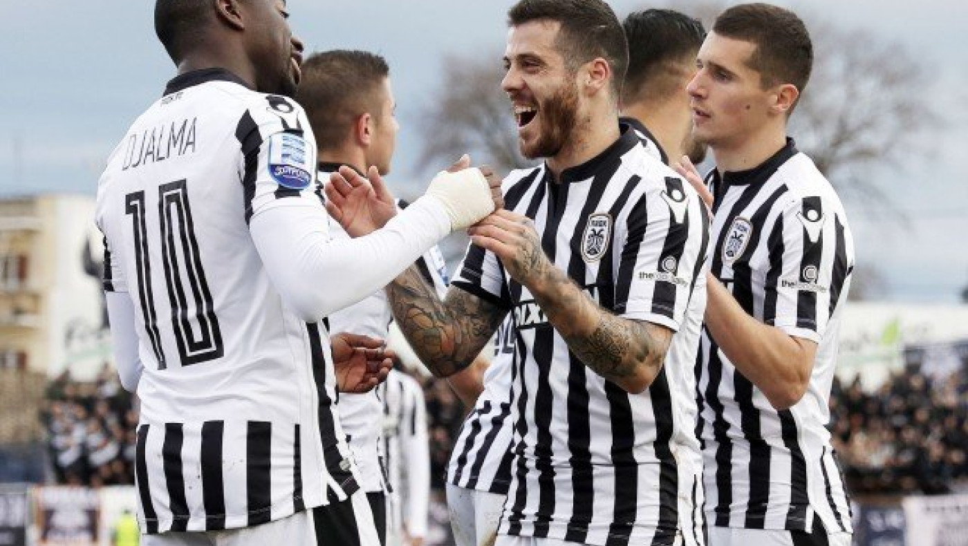 Ανετα, πολύ χαλαρά και…  βλέποντας      μόνο μπροστά