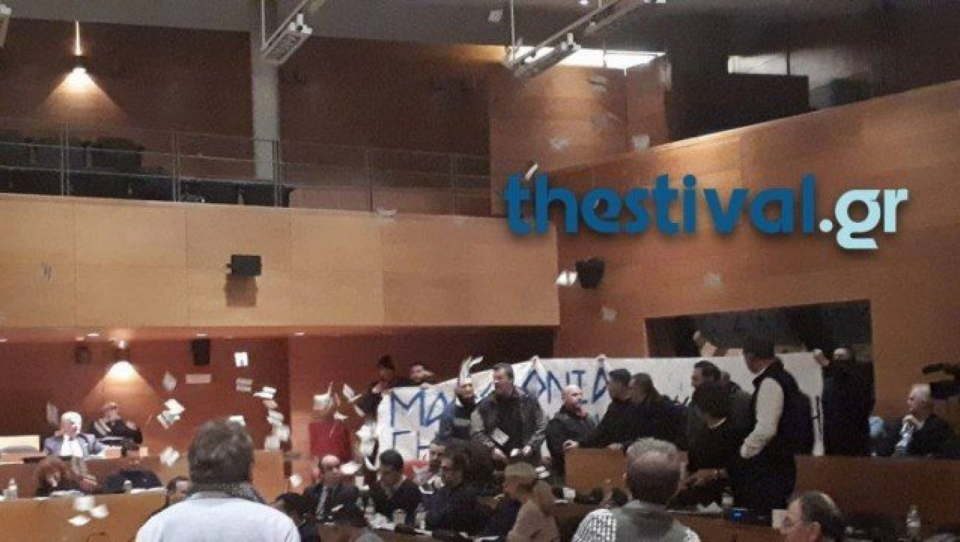 EKTAKTO: Ένταση με μέλη της Χρυσής Αυγής στο δημοτικό συμβούλιο (vid)