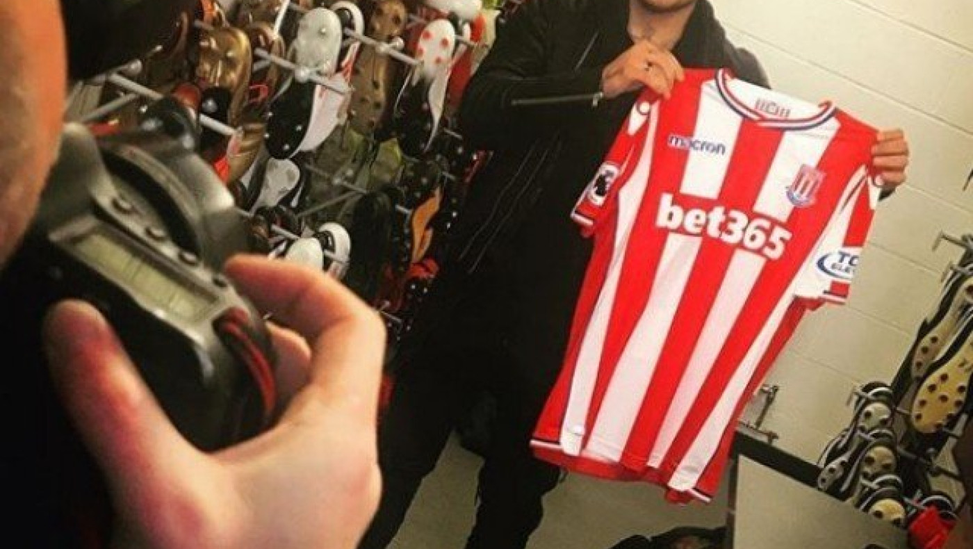 Τον         καλωσόρισε                ο          Λόρενς