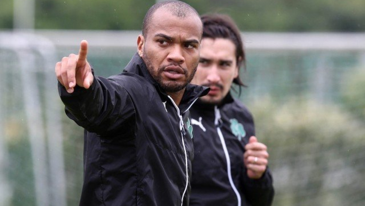 Επιτέλους,     τέλος     στη     φαρσοκωμωδία    Μολέντο