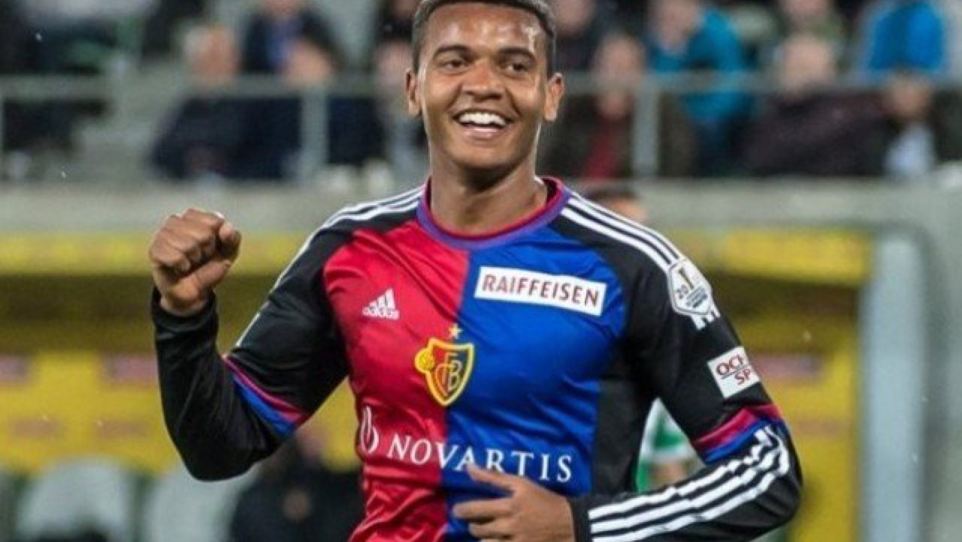 «Τα σκάει» χοντρά στη Βασιλεία για Ακανζί η Ντόρτμουντ