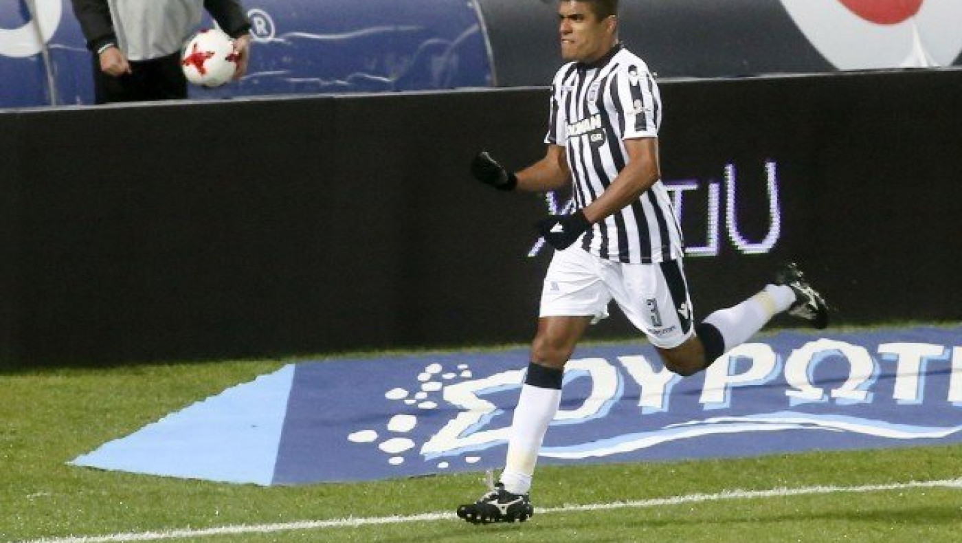 Νάτος, νάτος ο Μάτος, ο                  βαρβάτος!