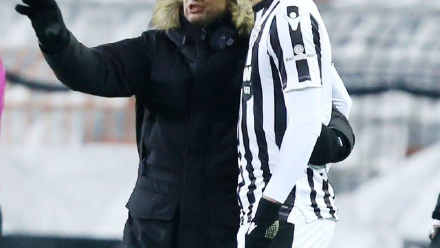 Ο Λουτσέσκου ήταν σε αναμονή για να μιλήσει στον Κουρμπέλη