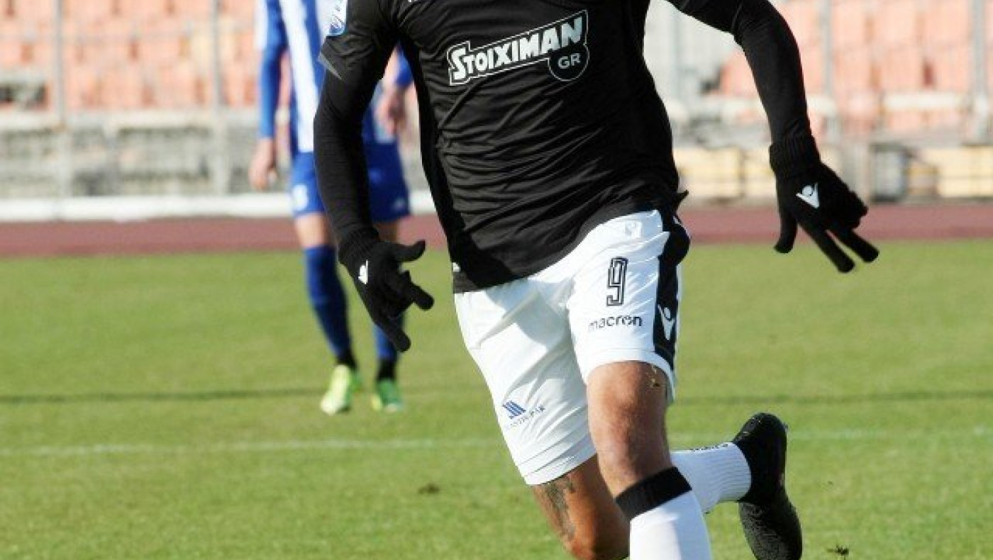 Σπάει                τα    κοντέρ σε 18           αγώνες