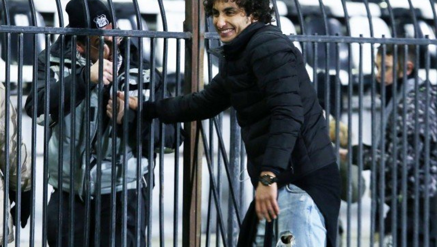 Ο        Ουάρντα           στη         Θύρα 4 (video)