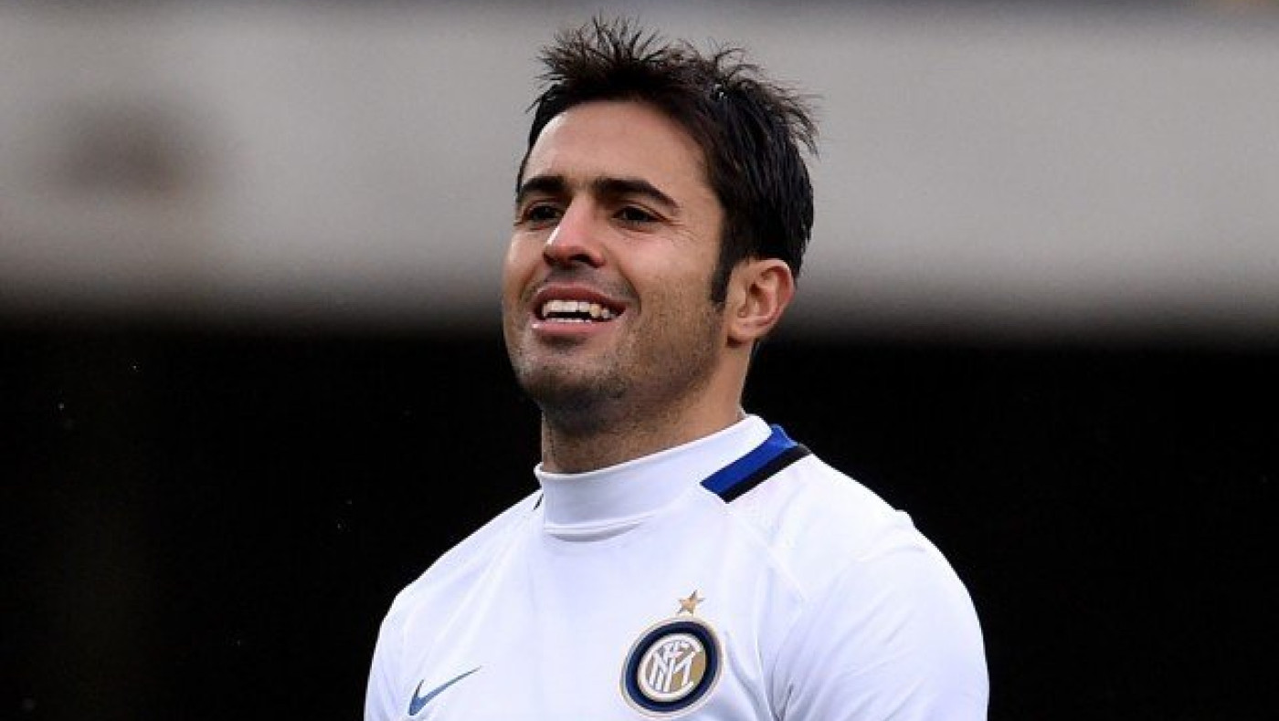 Εξετάζει    Έντερ        Μάρτινς     η Κρίσταλ Πάλας