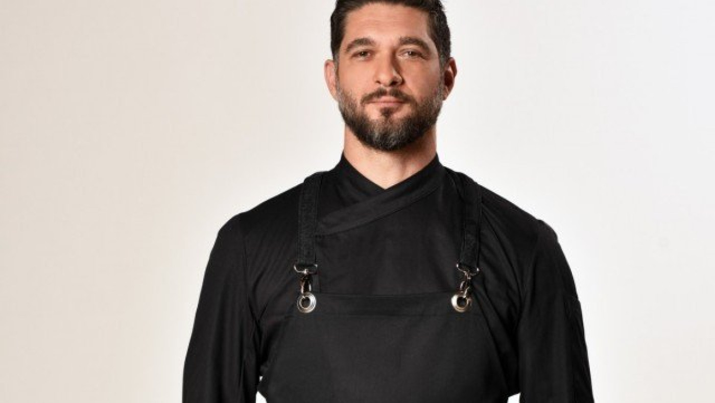 O Πάνος Ιωαννίδης με μακριά σγουρά μαλλιά & αλυσίδα στο λαιμό! (ΦΩΤΟ)