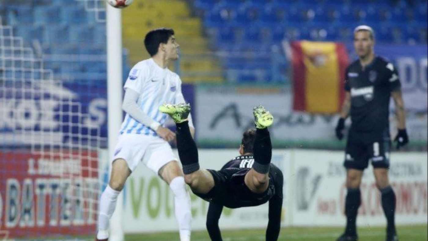 Να προσέλθει ο       επόμενος έστω… και προσευχόμενος