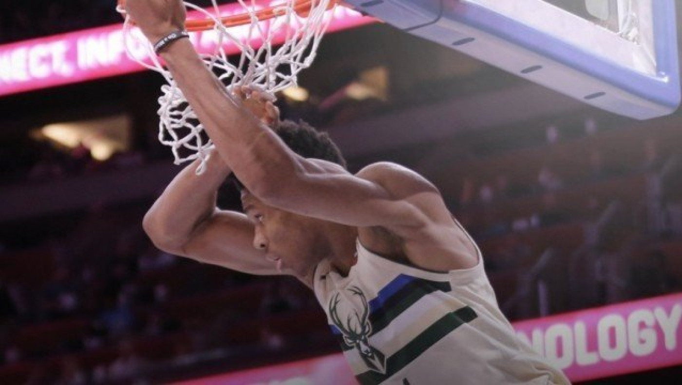 «Τυφώνας» Αντετοκούνμπο σάρωσε το Ορλάντο (videos)