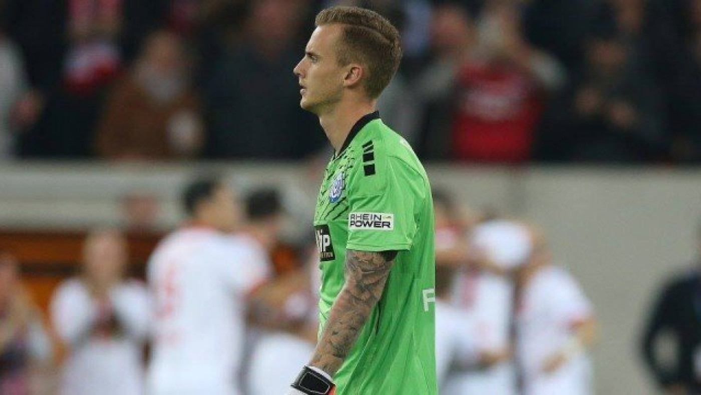 ΑΠΙΣΤΕΥΤΟ: Τερματοφύλακας στη Γερμανία «έφαγε» γκολ ενώ έπινε νερό!