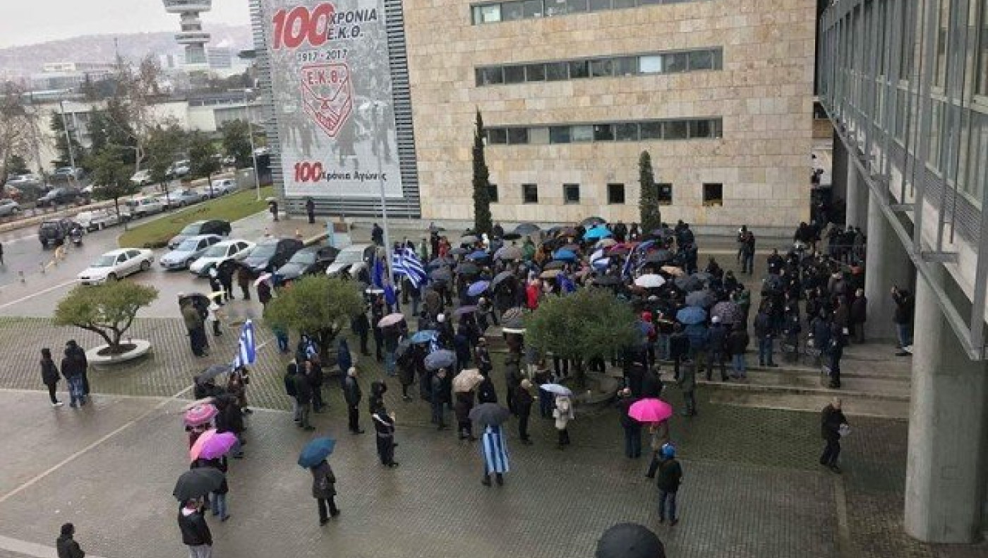 Θεσσαλονίκη ΤΩΡΑ: Διαμαρτυρία κατά του Μπουτάρη στο δημαρχείο (ΒΙΝΤΕΟ)
