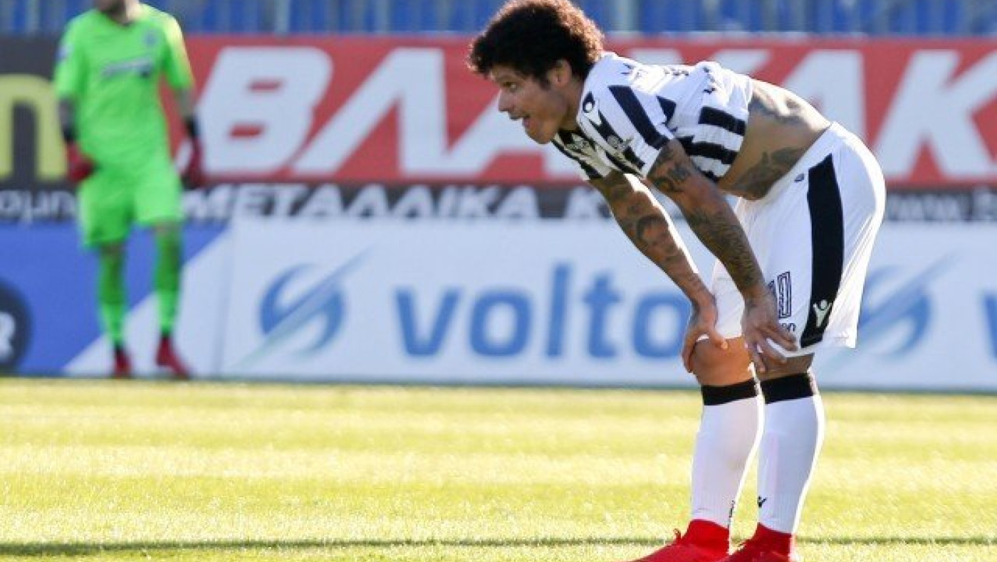 Ο ΠΑΟΚ                            οφείλει να μείνει όρθιος