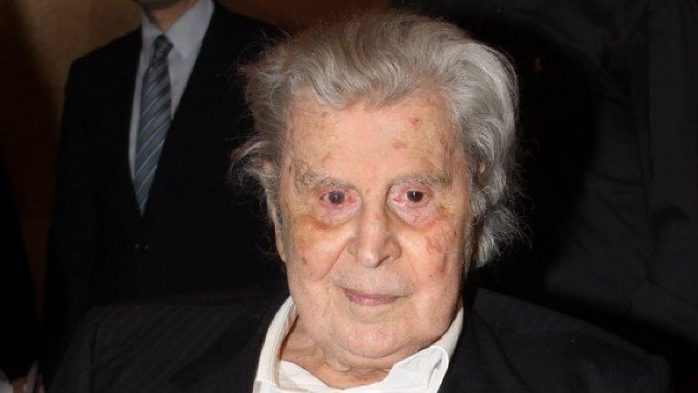 Θεοδωράκης για σούβλισμα αρνιού: «Να σταματήσει αυτό το βάρβαρο έθιμο»