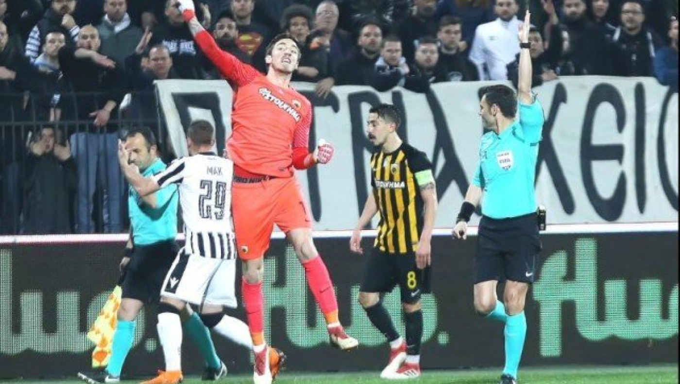 Στήριγμα των δικαστών ο Κομίνης για να χαριστεί ο τίτλος στην ΑΕΚ