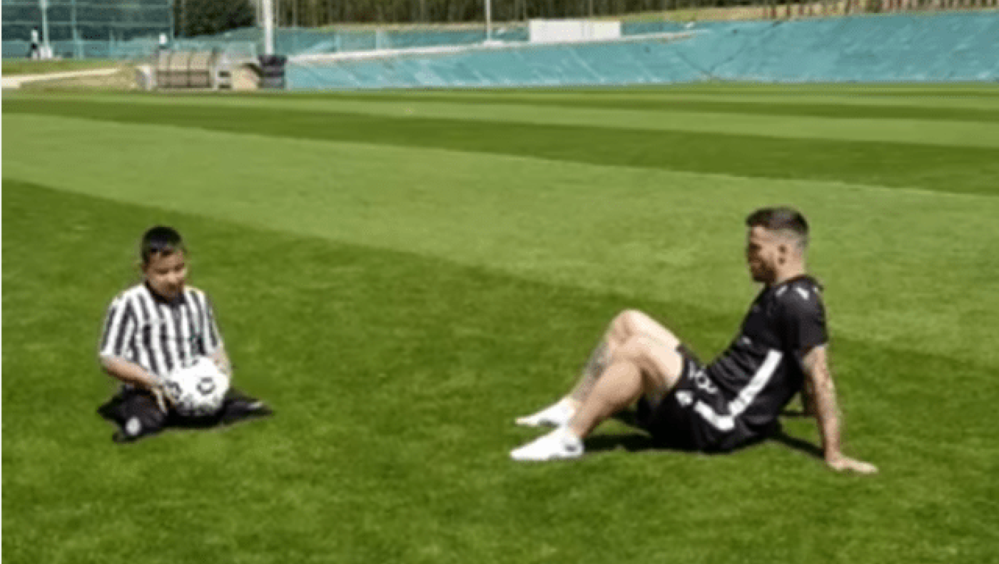 Η ξεχωριστή             προπόνηση του Αντελίνο Βιεϊρίνια (vid)