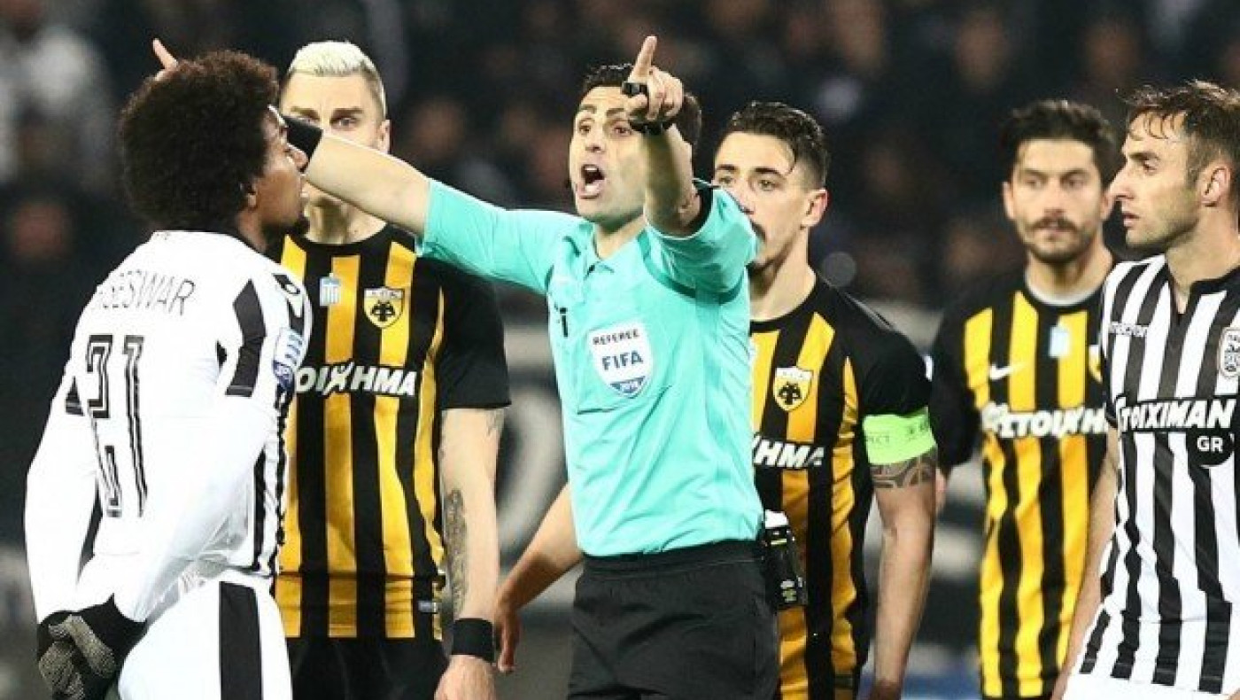 Φτύσιμο Κομίνη, γαργάρα            αθλητικού δικαστή…