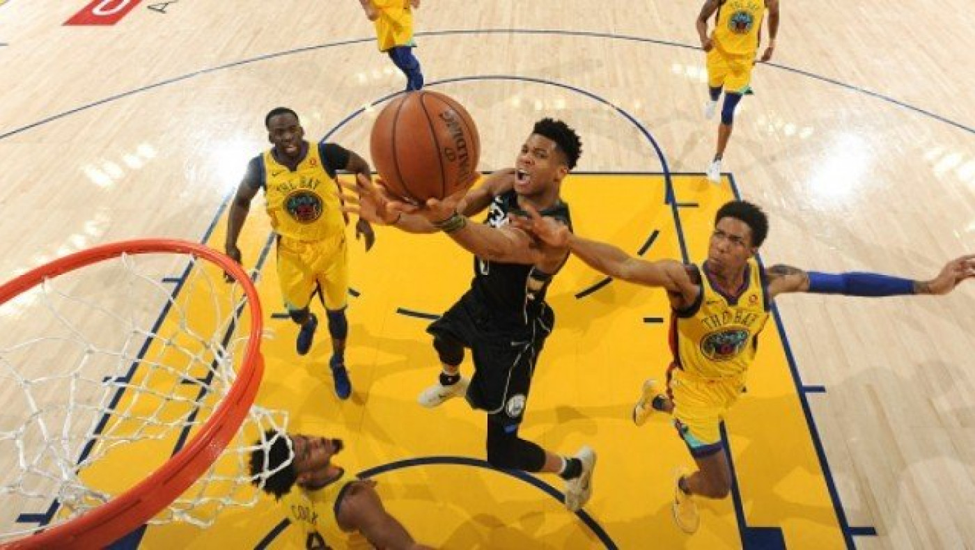 «Βασιλιάς»   στο      Οκλαντ  ο  Αντετοκούνμπο (videos)