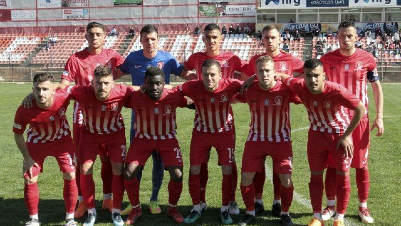 Από μία κλωστή                 κρέμεται ο Πανσερραϊκός