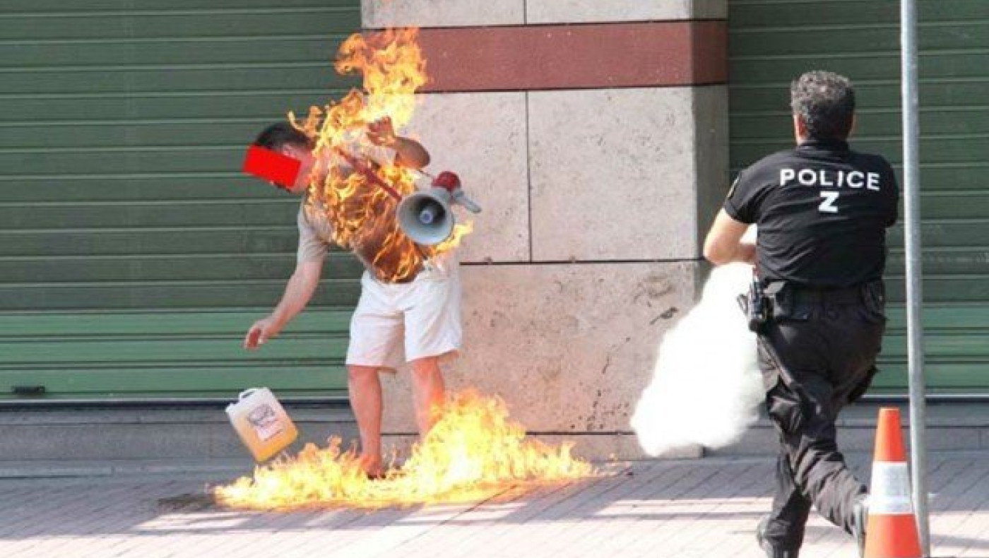 Θεσ/νίκη: Παρελθόν σε αυτοπυρπολισμούς είχε ο άνδρας που ταμπουρώθηκε!