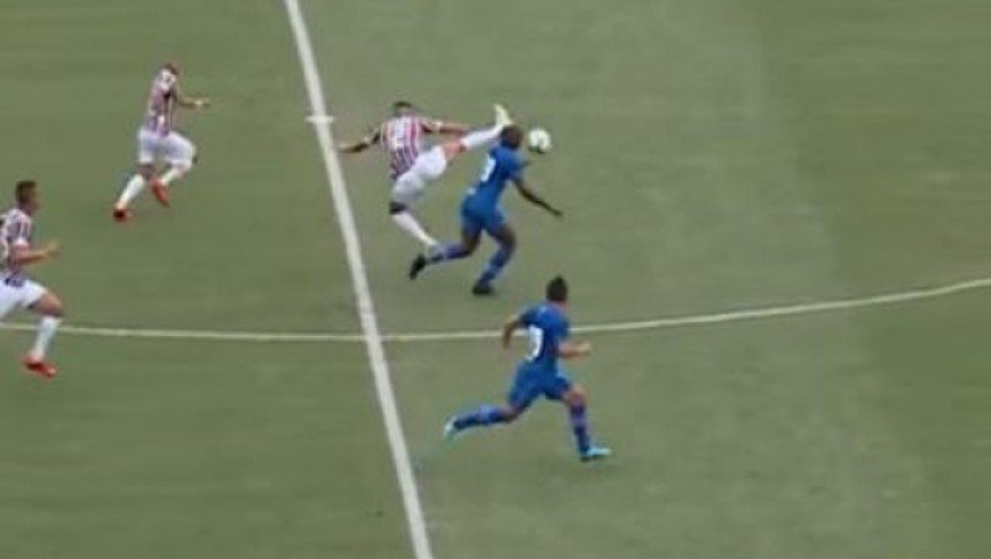 "Δολοφονικό"  χτύπημα  στο      πρόσωπο!            (video)