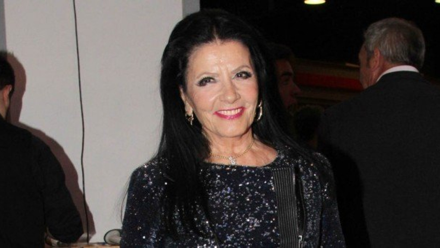 Ζωζώ Σαπουντζάκη: «Πούλησα τρία διαμερίσματα για τα... λούσα μου»