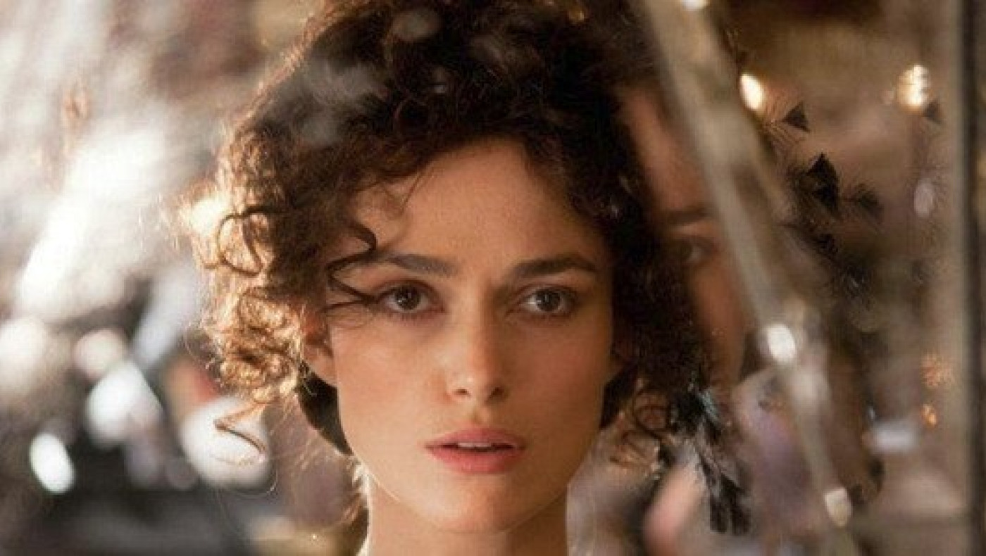 Η Κίρα Νάιτλι ποζάρει topless και διαμαρτύρεται για το photoshop (pics)