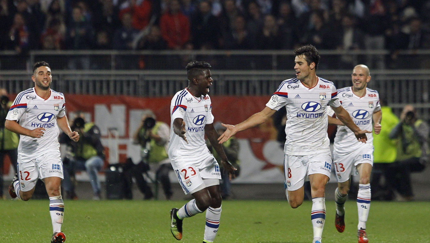 Πετάει, πετάει… η Λυών