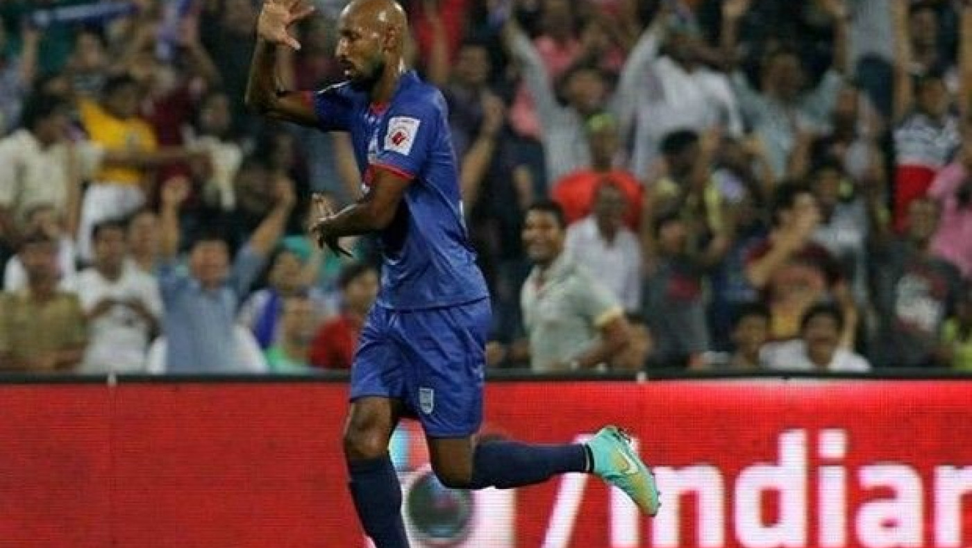 Απίθανο γκολ του Ανελκά με χτύπημα φάουλ ! (VIDEO)