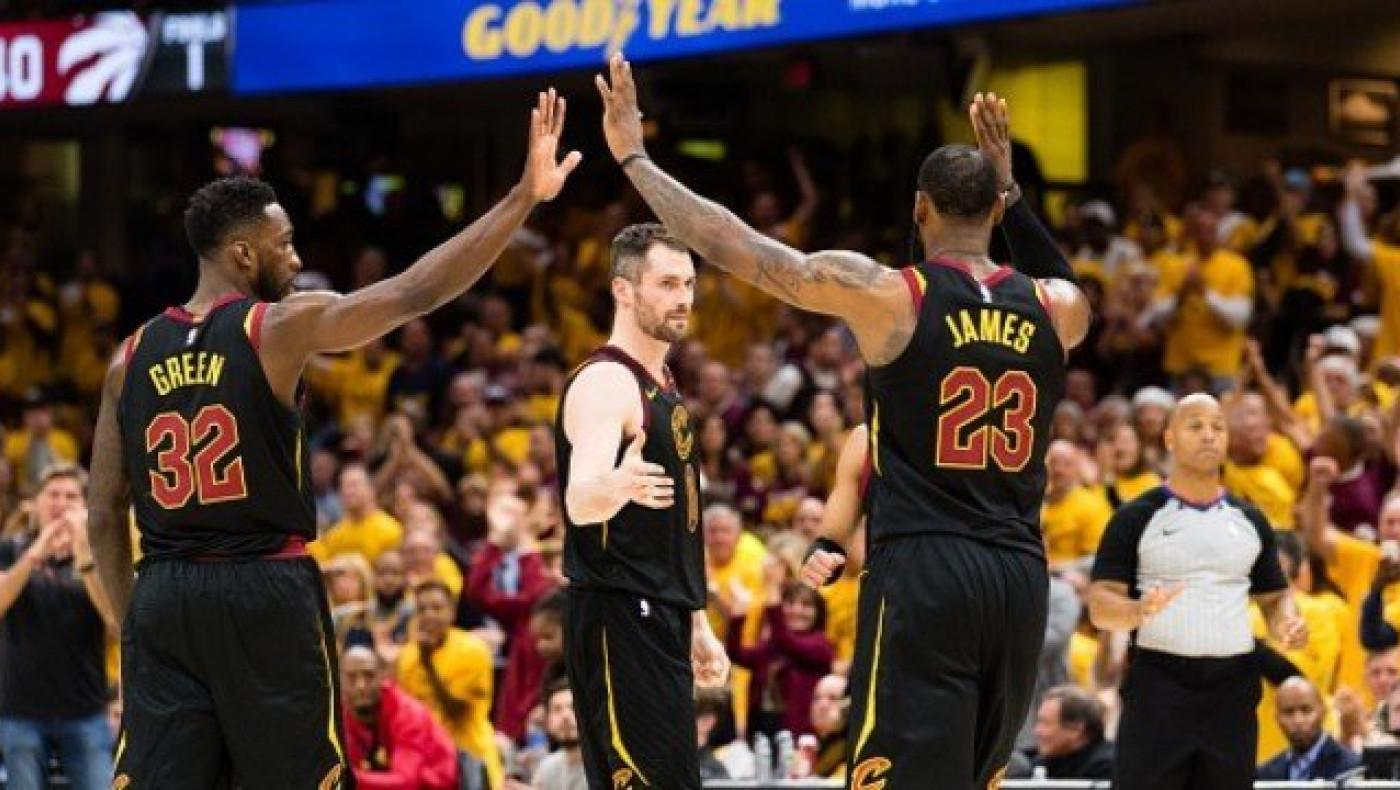 «Σκούπισαν» οι Καβαλίερς,  ζωντανοί οι Σίξερς (vids)