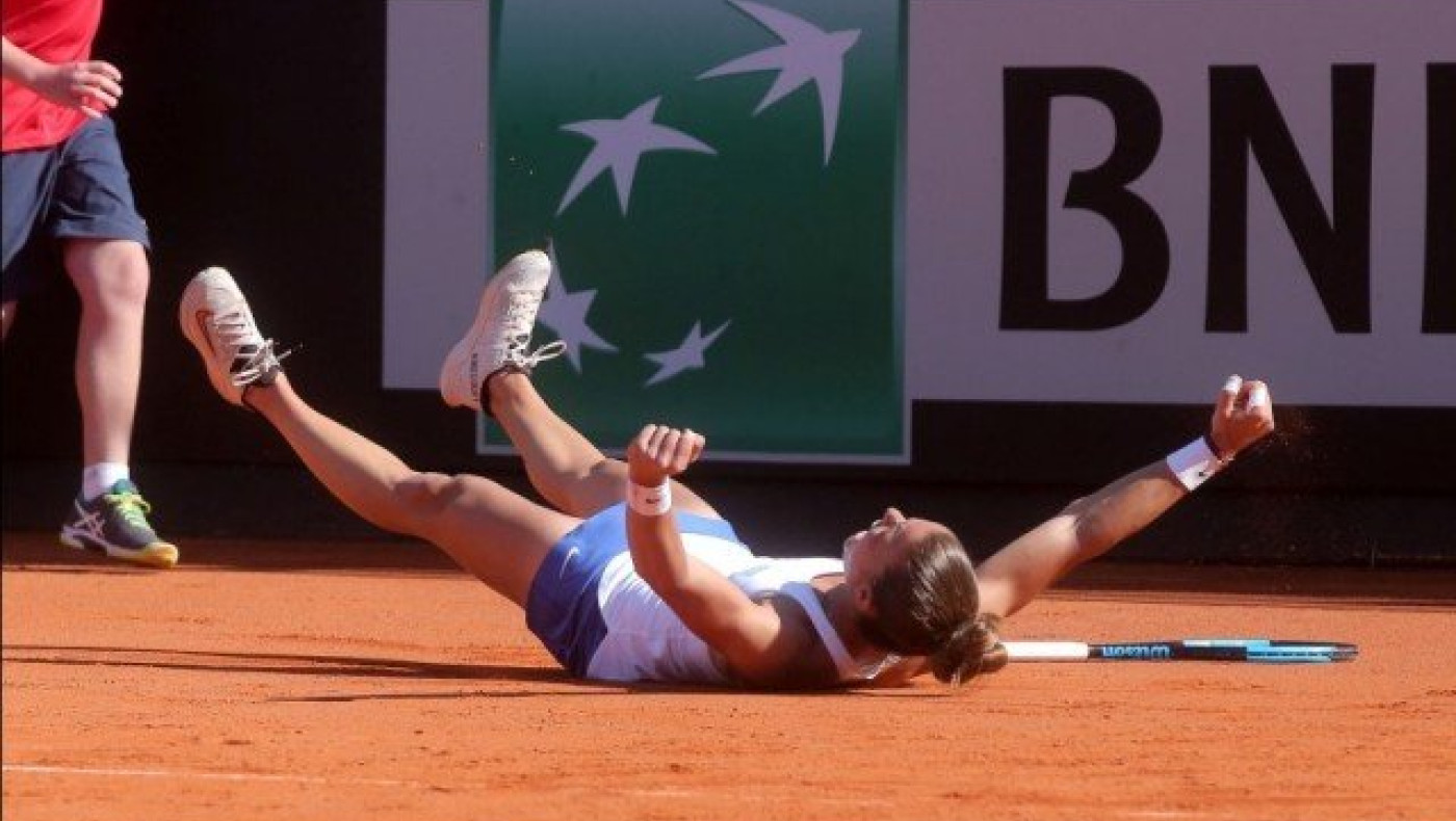 Με φόρα από το Fed Cup η                      Σάκκαρη