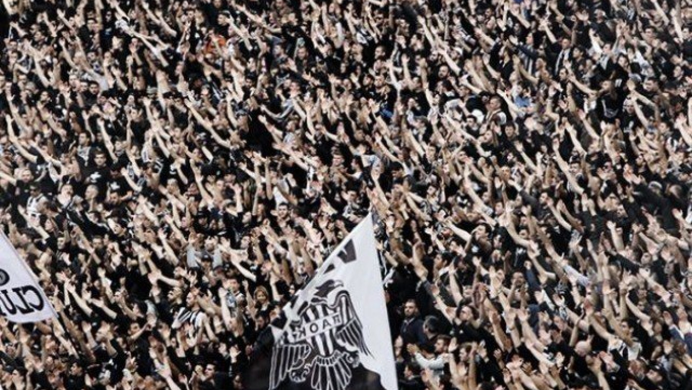 Οπαδοί του ΠΑΟΚ συνοδεία     αστυνομίας στην Ομόνοια