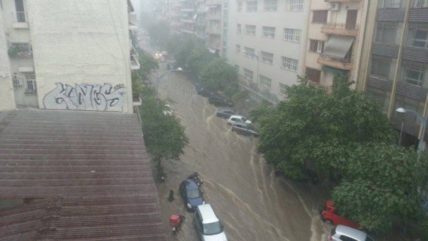 Θεσ/νίκη: Πάνω από 300 κλήσεις για αντλήσεις υδάτων στην Πυροσβεστική