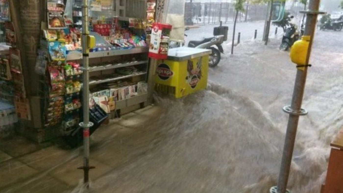 Θεσ/νίκη: Χωρίς ρεύμα τμήμα του κέντρου λόγω της σφοδρής βροχόπτωσης