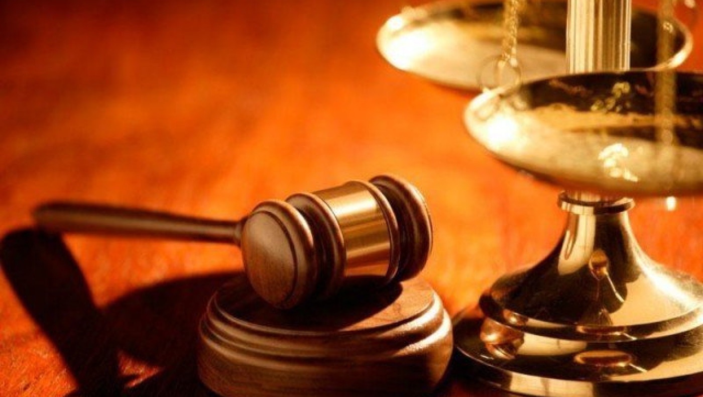 ΣΚΟΥΤΕΡΗΣ:    Από          δικαστής , σεναριογράφος