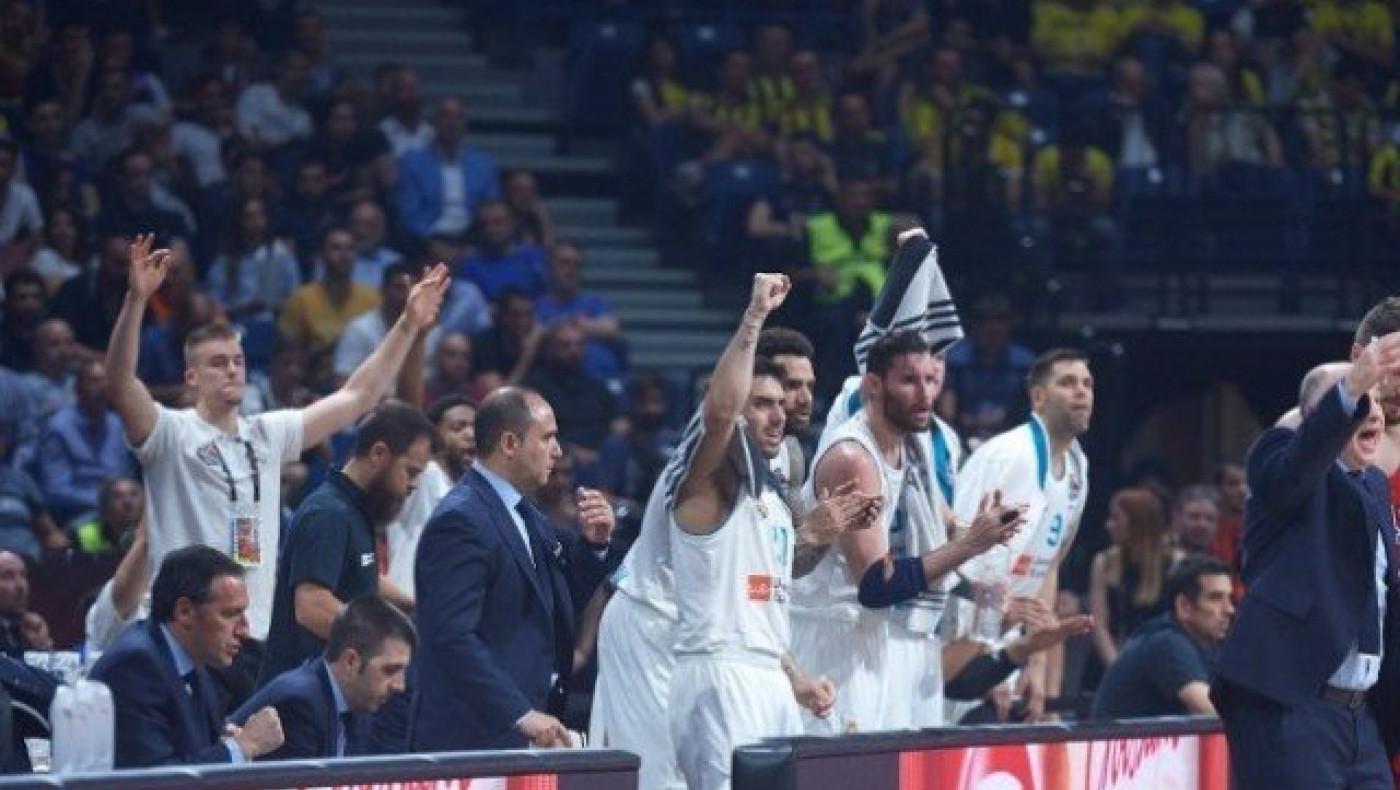 Εξαιρετική Ρεάλ και           φουλ στον τελικό για το 10ο