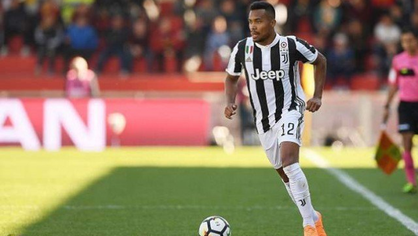 Στο «προσκήνιο» ο Άλεξ Σάντρο για Μάντσεστερ Γιουνάιτεντ