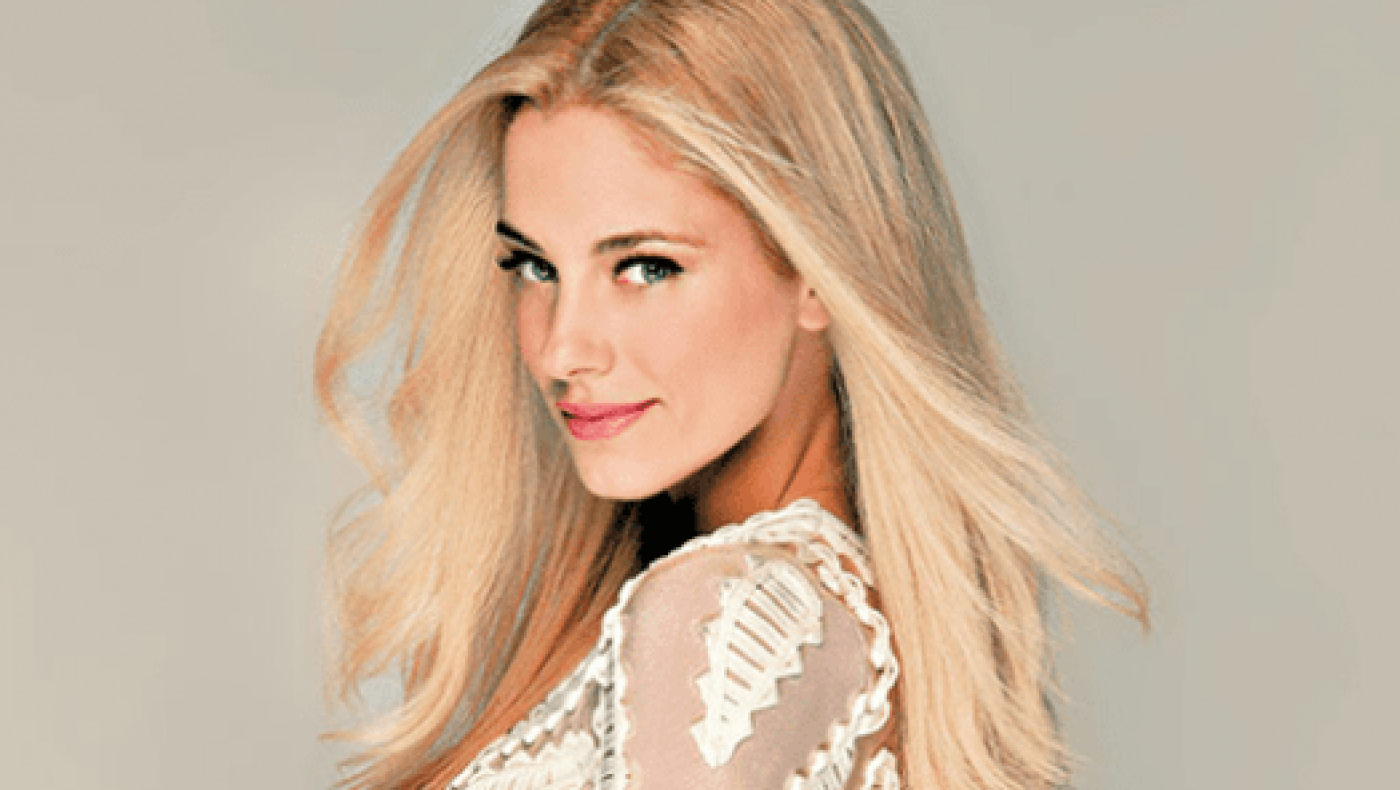 H Δούκισσα Νομικού με «καυτό» σορτσάκι δύο μήνες μετά τον τοκετό!