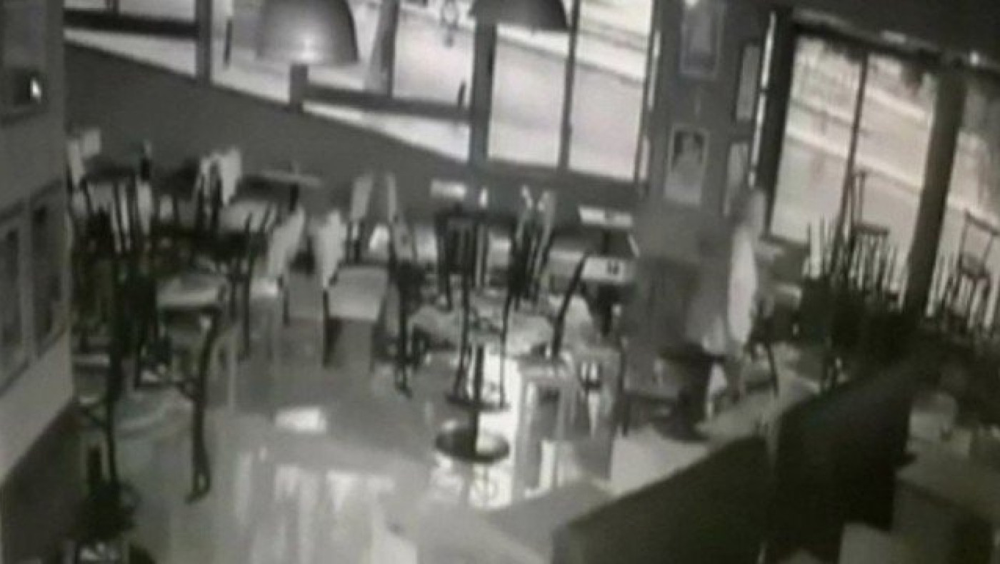 Θεσσαλονίκη: Άστεγος που κοιμόταν σε cafe έδιωξε διαρρήκτες! (ΒΙΝΤΕΟ)