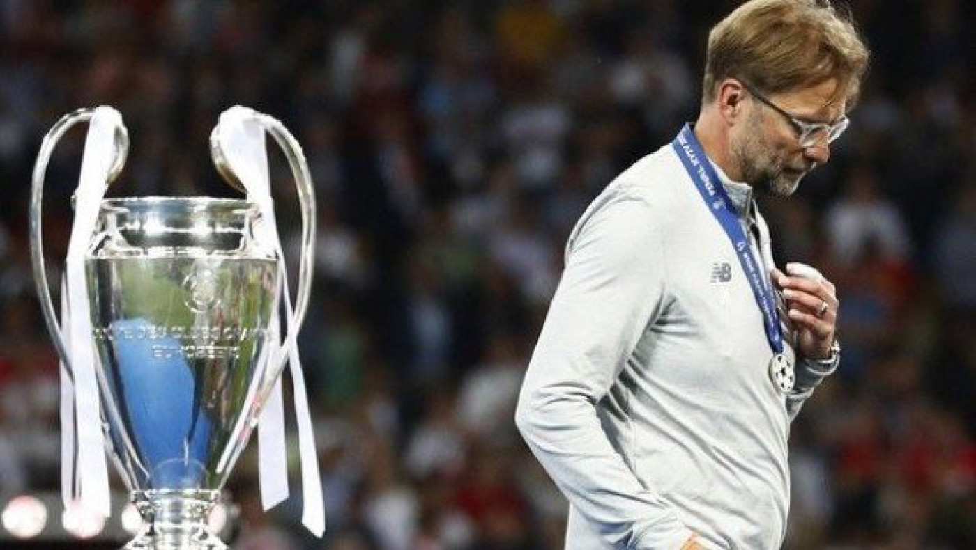 Τρομερός Κλοπ, τραγουδάει συνθήματα με οπαδούς της Λίβερπουλ (vid)